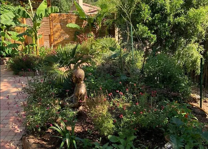 Des Jardins De Valaurie